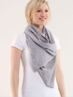 Lululemon/ Vinyasa Scarf/ Neutral Black & White Herringbone/ With Snaps